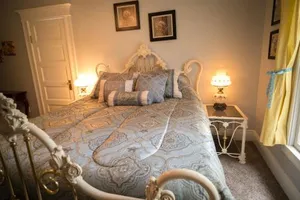 Image of Poppy Sister Inn