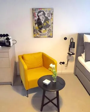 Image of Square Rooms 8