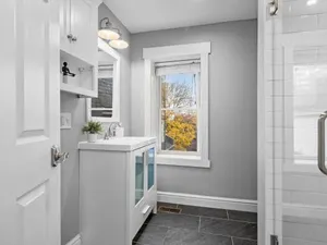 Image of Stylish 4 Bedroom Loft Home, North Shore, City Skyline View Close to NHL, NFL