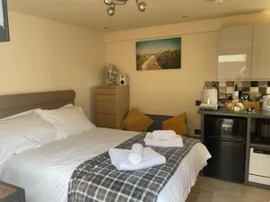 Image of Auntie Bett's - Cosy double bedded ensuite room with mini kitchen