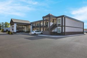 Image of Econo Lodge Commerce