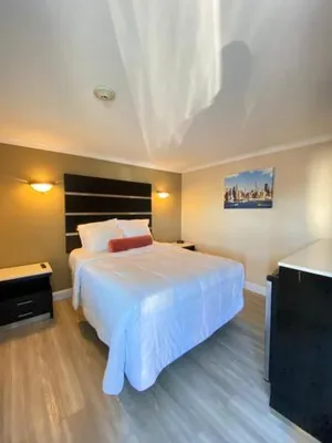 Image of Relax Inn North Babylon
