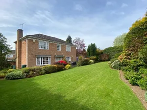 Image of Spacious 4 Bedroom House with Garden