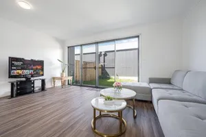 Image of Austral warm 4br house with parking&WiFi