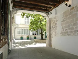 Image of Transparent Marais