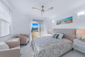 Image of Whisper White On Airlie