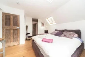 Image of 6 bedrooms beautiful home 3 bathrooms, quiet location with garden near Legoland Windsor Heathrow