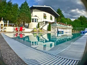 Image of Jack's Lake & Mountain Hostel