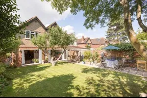 Image of 6 bedrooms beautiful home 3 bathrooms, quiet location with garden near Legoland Windsor Heathrow