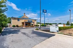 Image of Suburban Studios Chattanooga Northeast - Ooltewah