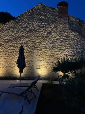 Image of La Villa du 15 - Chambres indépendantes & autonomes du restaurant La Maison - clim et piscine chauffée - Lit King Size