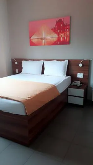 Image of Lee Hotel