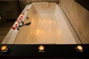 Image of La Suite Romantique avec Jacuzzi au Cœur de Perpignan