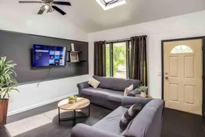 Image of Enjoyable Home by Airport and Downtown