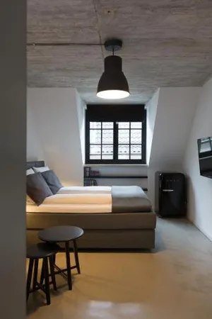 Image of Square Rooms 8
