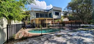 Image of 20 Orania Court - Spacious home with swimming pool