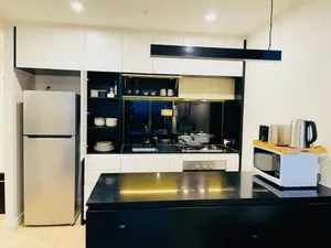 Image of High Rise Unit in front of Crown with Free Parking