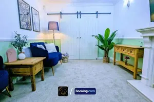 Image of Modern 4-Bed House, Free Parking & WiFi in Swinton