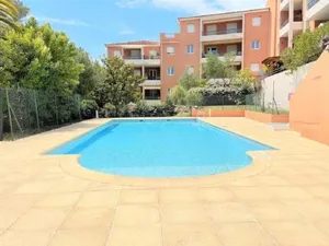 Image of Appartement Imperia St Raphaël, au calme, vue piscine, climatisé