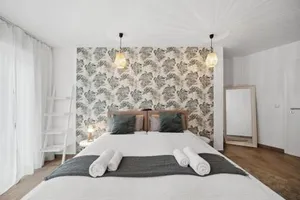 Image of Sali Homes AM1 Elegant and Stylish Retreat in Heart of Bayreuth, Close to River