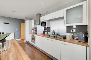Image of Deluxe three bedroom Apartment by London ExCeL Stays