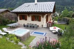 Image of Chamonix Large Chalet, Sleeps 12, 200m2, 5 Bedroom, 4 Bathroom, Garden, Jacuzzi, Sauna