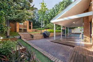 Image of Magnificent Eltham House with stunning view