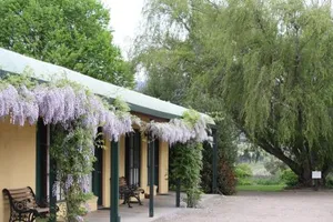 Image of Hilltop Hotel Omeo