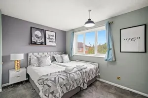 Image of Spacious 3-Bed Home Near M1, Sky TV & Netflix Included 2x Parking Spaces Garden Fast Wifi Contractors Travellers Relocators Leisure Welcome