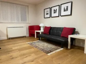 Image of Morden flat close to DLR station with free parking