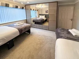 Image of BLUNSDON LODGE - Spacious Bungalow, High Speed Wi-Fi, Free Private Parking, Garden