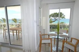 Image of Stunning 2 Bed, 2 Bath Apt on the Cannes sea front has swimming pool and is a secure modern building 464