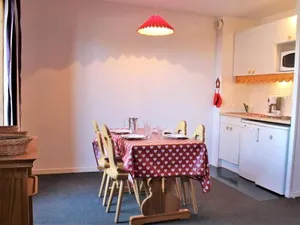 Image of Studio 3 couchages près des pistes, balcon, piscine, sauna, WiFi inclus, casier à ski - Risoul 1850 - FR-1-330-238