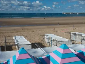 Image of Appartement T2 : grande terrasse équipée, parking, à 200m de la mer et 400m de la plage - FR-1-92-735