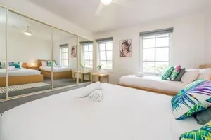 Image of Brunswick 3bdrm townhouse, with parking by Custom Bnb Hosting