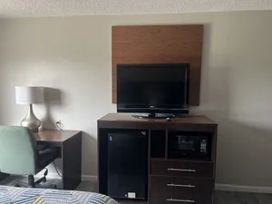 Image of DAYS INN & SUITES TULSA AIRPORT