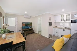 Image of Sur Le Mont Blackheath Studio Apartment