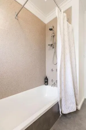 Image of ☆Spacious Bungalow☆5min walk to station☆5min to Box Hill☆WiFi☆Parking