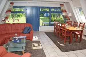 Image of Zeltdachhaus mit WLan und Zaun
