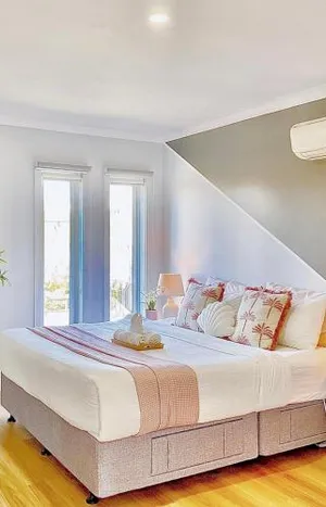 Image of Bright 4BR Townhouse Near Coles, Parks, BBQ, Free Parking l Perfect for Families Groups