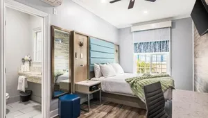 Image of Greenleaf Hotel