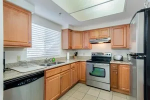 Image of Lakeshore 3bd Ground Lakeview