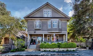 Image of Sea View Inn - Carmel
