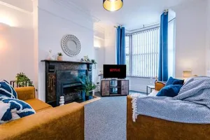 Image of Spacious 3-Bed house in Stoke by 53 Degrees Property, Ideal for Long Stays, FREE Parking - Sleeps 6