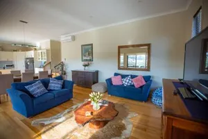 Image of Paula's Place 8 Ti Tree Close Robe