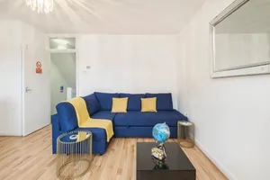 Image of Spacious 3 Bed 1 Bath Hse w guest toilet w parking Near Excel - E16