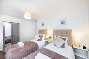 Image of Lovely 2 Bd Hse with Parking near Excel