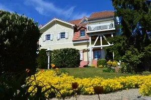 Image of Au Petit Bonheur