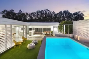 Image of The Luxury White House