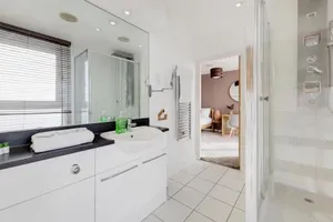 Image of Deluxe three bedroom Apartment by London ExCeL Stays